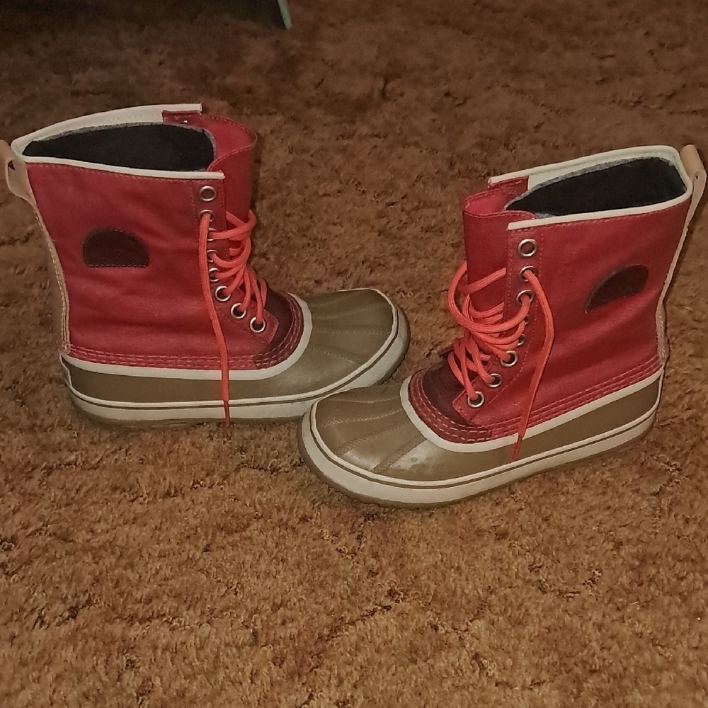 Sorel  1964 Women's Size 7 Red and Tan Winter Boots - Picture 4 of 9
